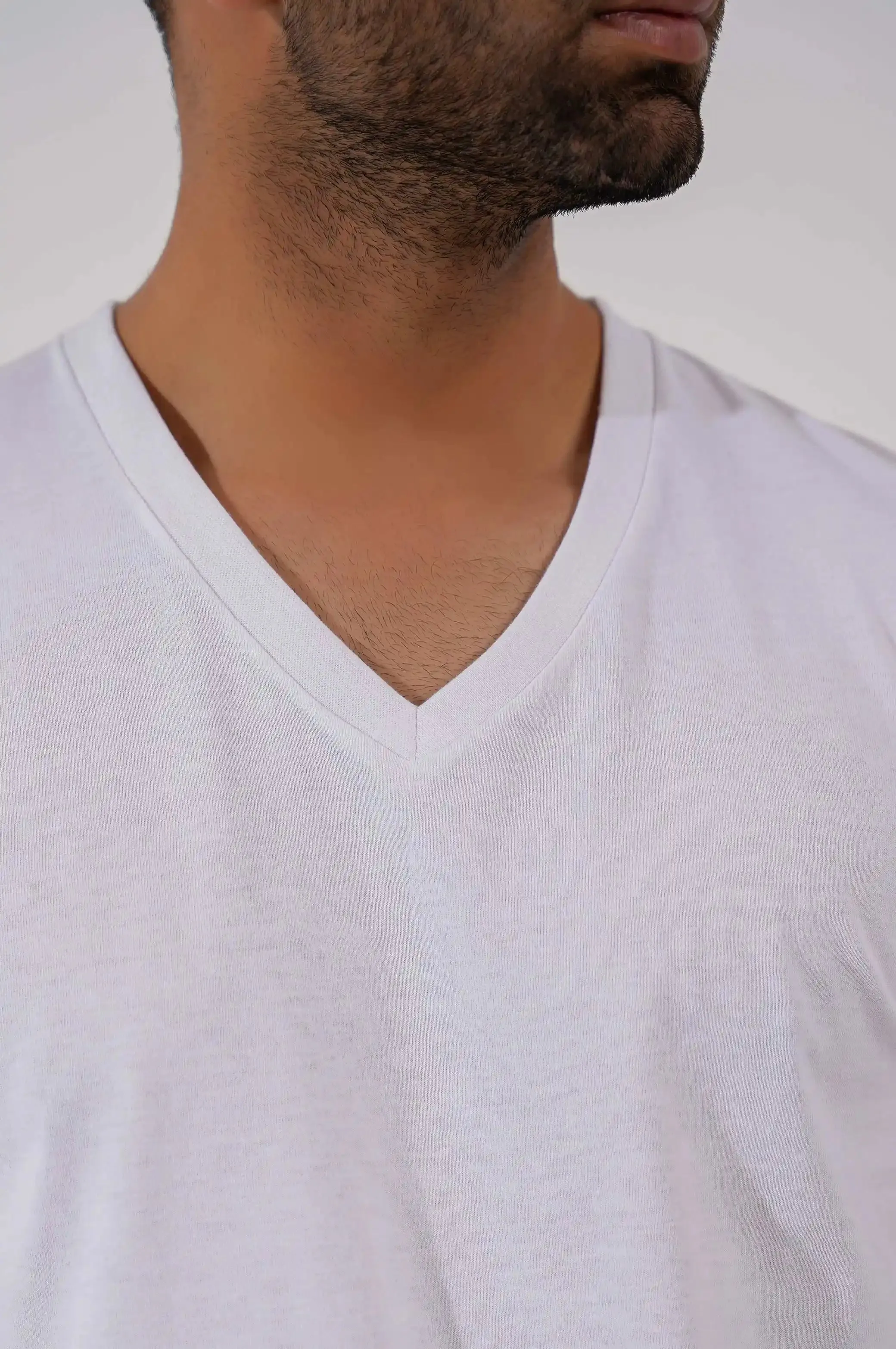 BASIC V NECK T-SHIRT