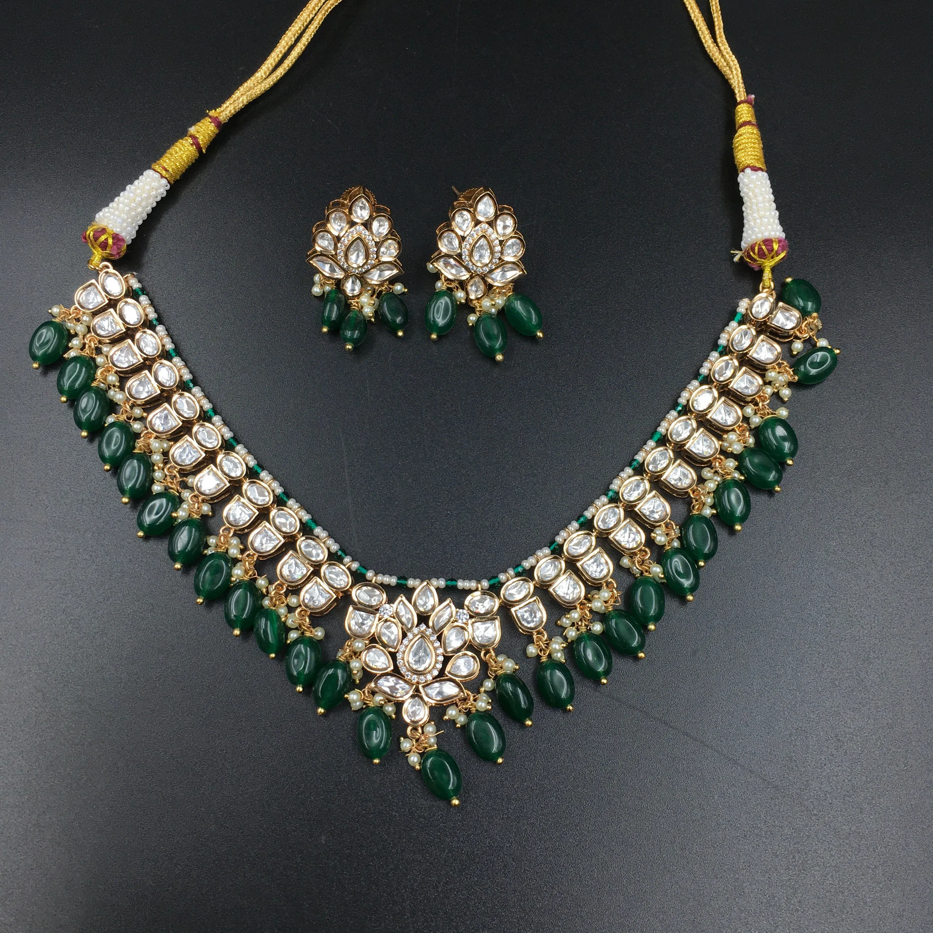 Round Neck Kundan Necklace Set 12208-28
