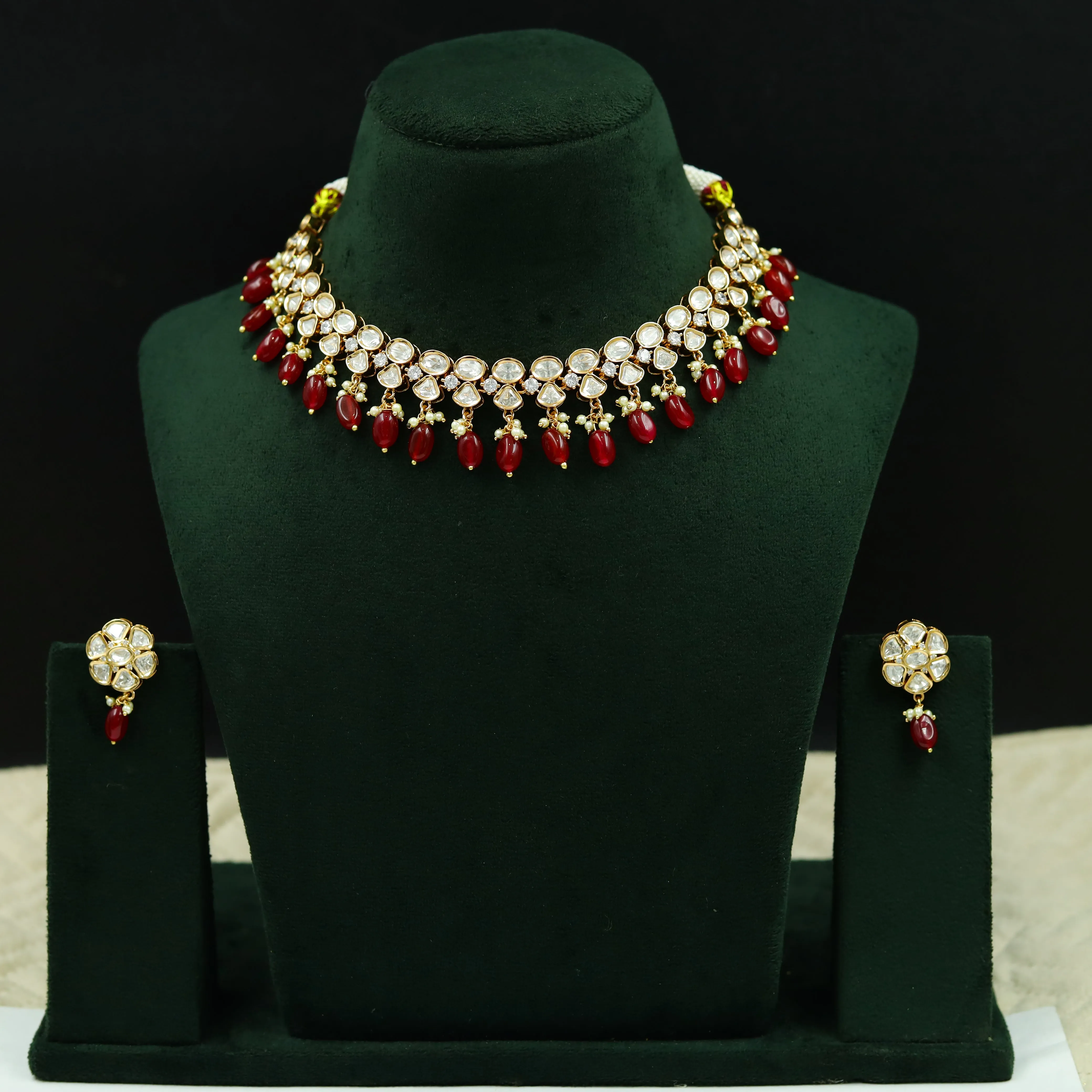 Round Neck Kundan Necklace Set 12212-28
